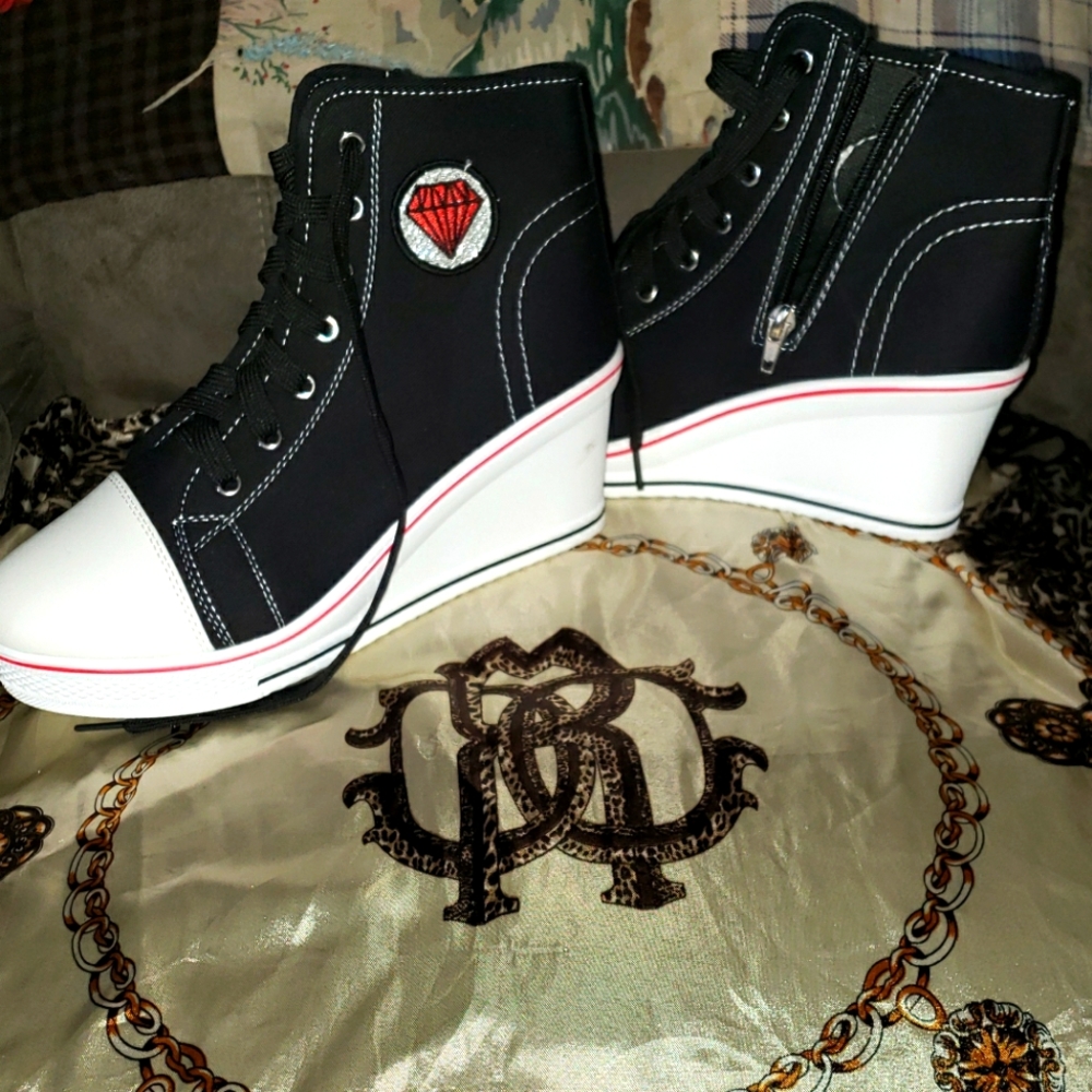 •°•High Top Wedge Converses°•°